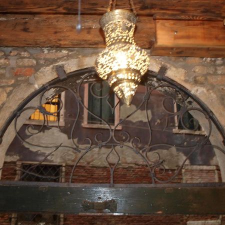 Al Pozzo Dei Scoacamini, 100 M From San Marco, Ground Floor Veneza Exterior foto