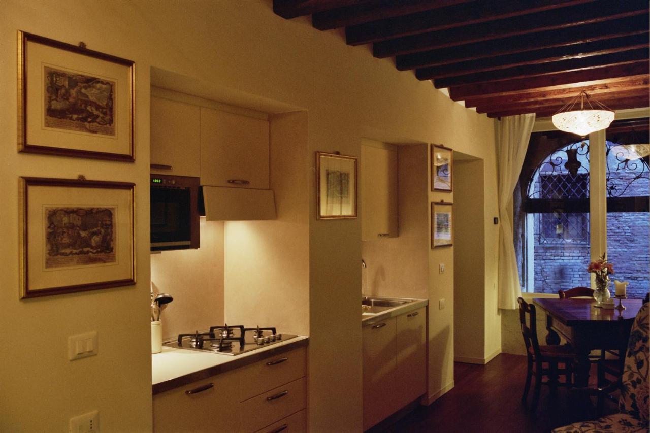 Al Pozzo Dei Scoacamini, 100 M From San Marco, Ground Floor Veneza Exterior foto