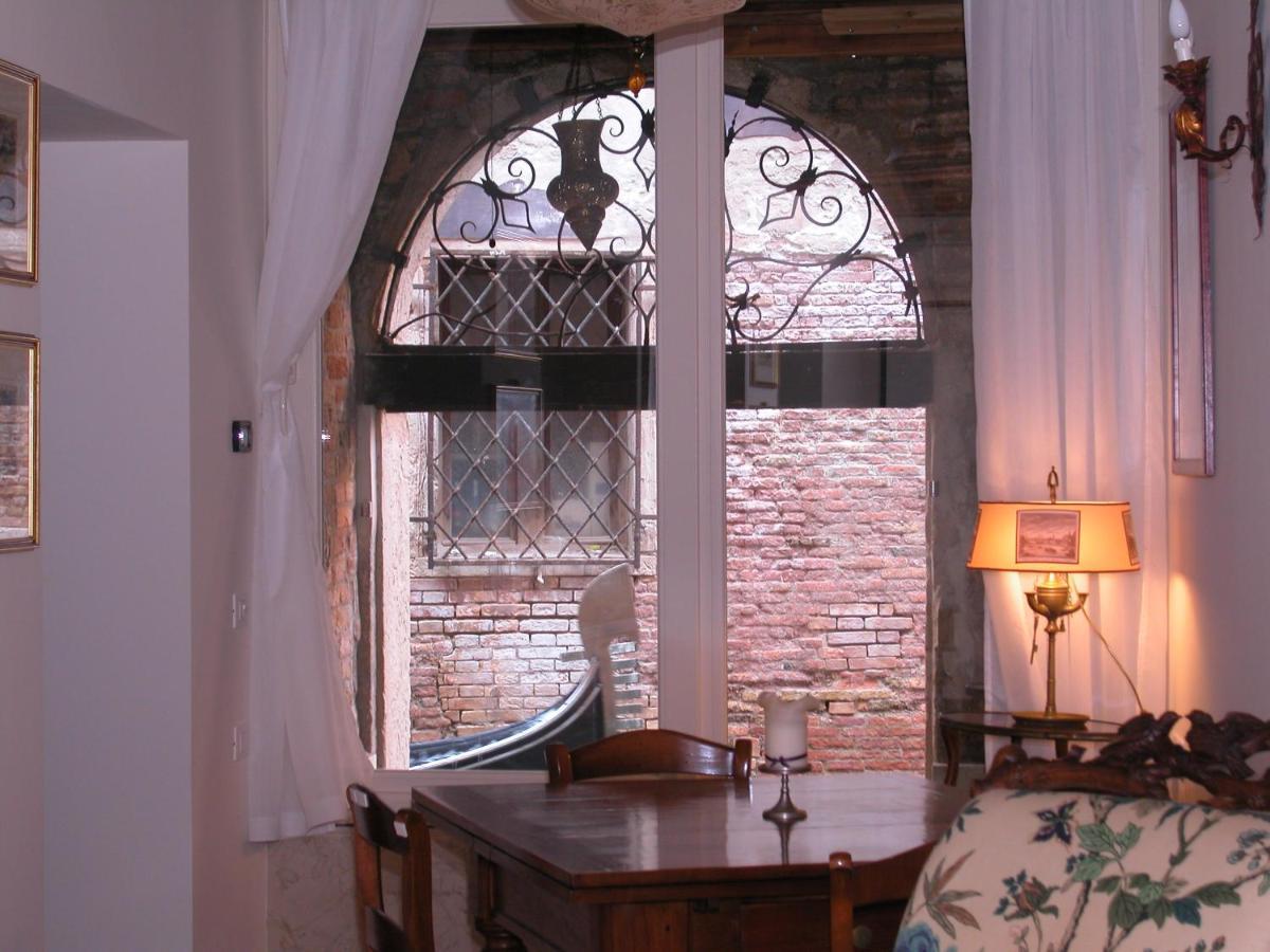 Al Pozzo Dei Scoacamini, 100 M From San Marco, Ground Floor Veneza Exterior foto
