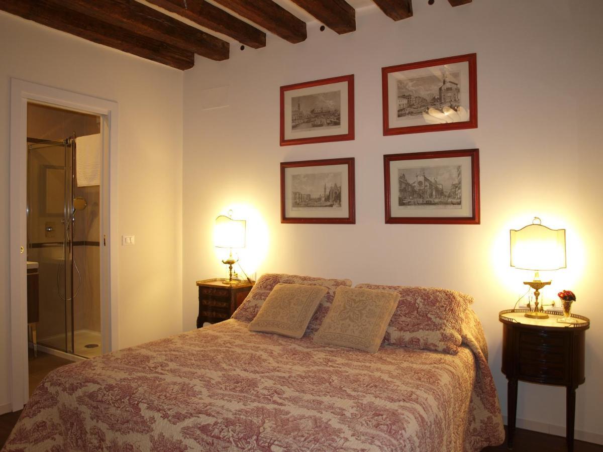 Al Pozzo Dei Scoacamini, 100 M From San Marco, Ground Floor Veneza Exterior foto