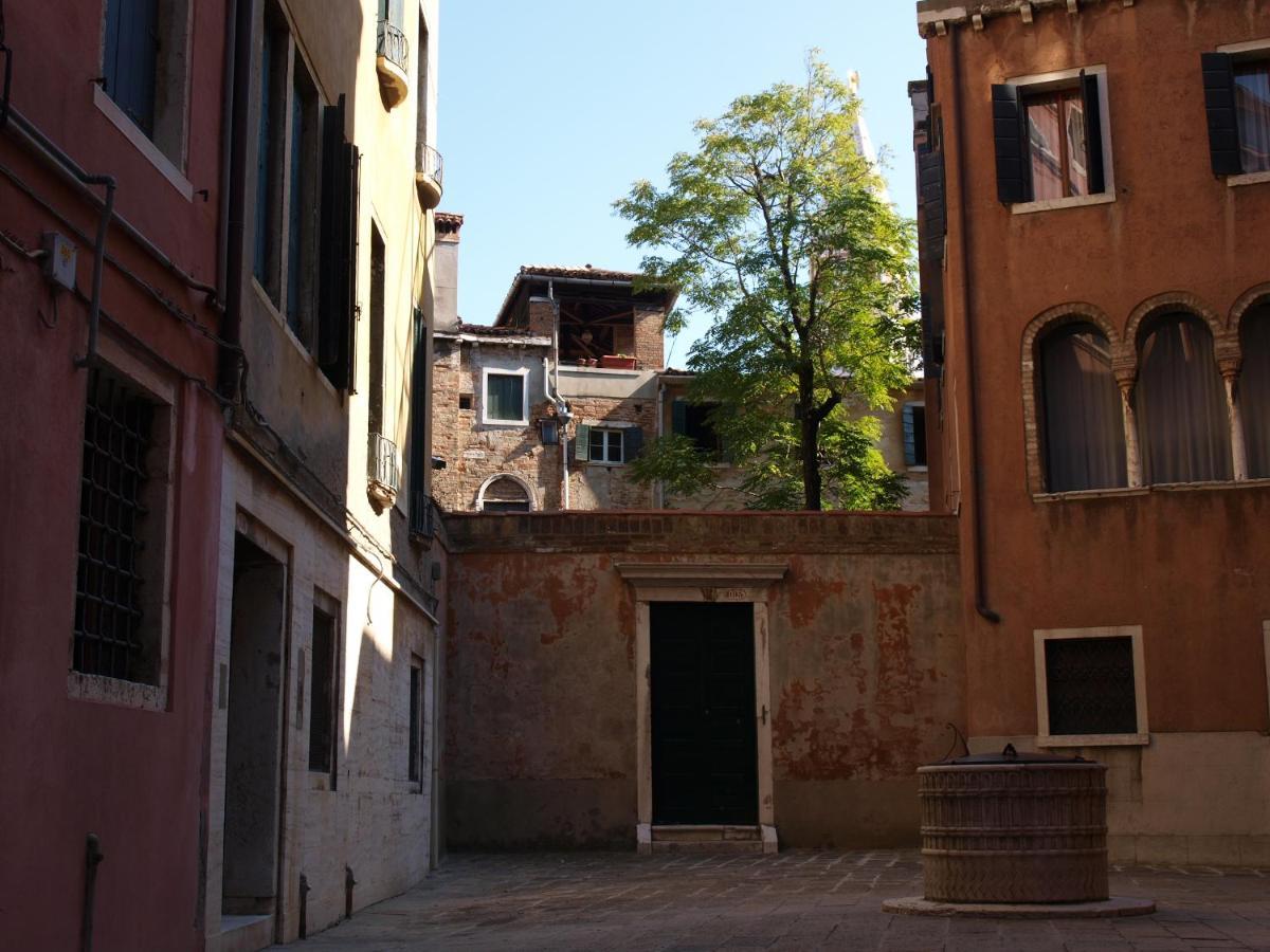 Al Pozzo Dei Scoacamini, 100 M From San Marco, Ground Floor Veneza Exterior foto