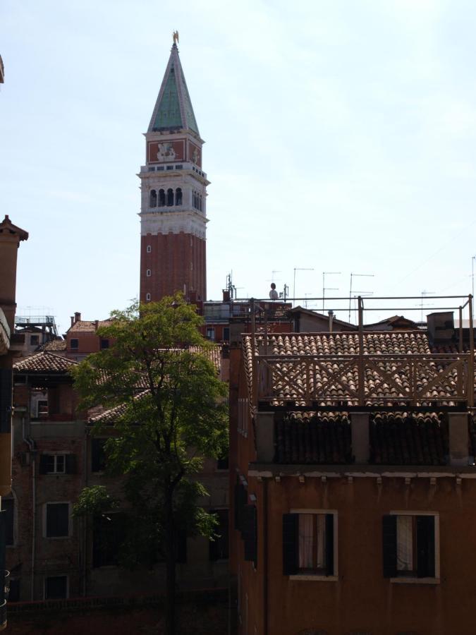 Al Pozzo Dei Scoacamini, 100 M From San Marco, Ground Floor Veneza Exterior foto