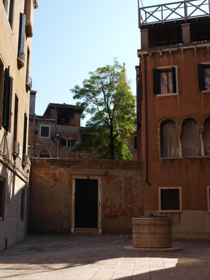 Al Pozzo Dei Scoacamini, 100 M From San Marco, Ground Floor Veneza Exterior foto