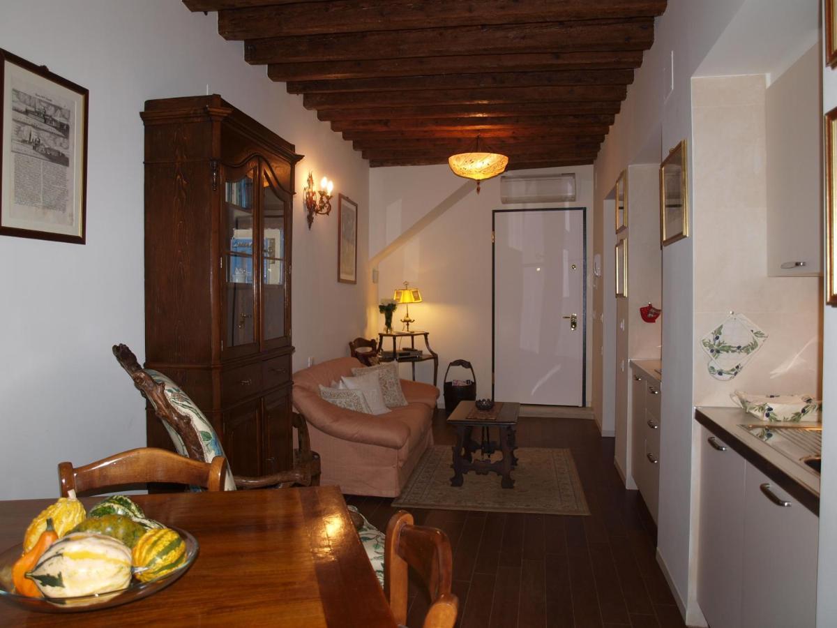 Al Pozzo Dei Scoacamini, 100 M From San Marco, Ground Floor Veneza Exterior foto
