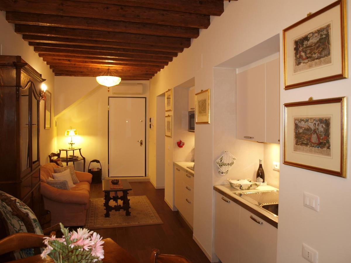 Al Pozzo Dei Scoacamini, 100 M From San Marco, Ground Floor Veneza Exterior foto